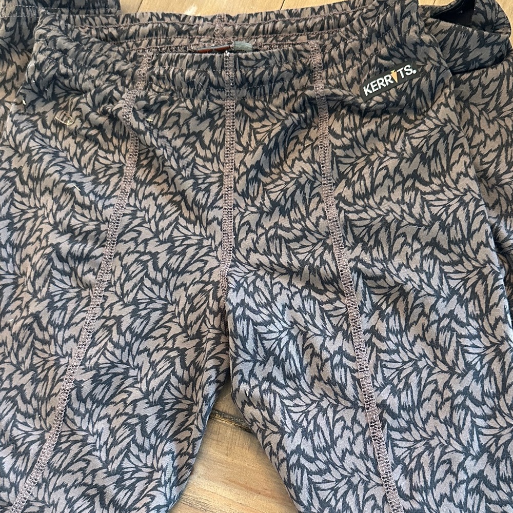 Kerrits Girls Youth Medium Leaf Pattern knee patch Breeches